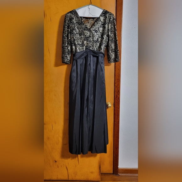 Black and Gold Taffeta Ball Gown - Picture 2 of 2